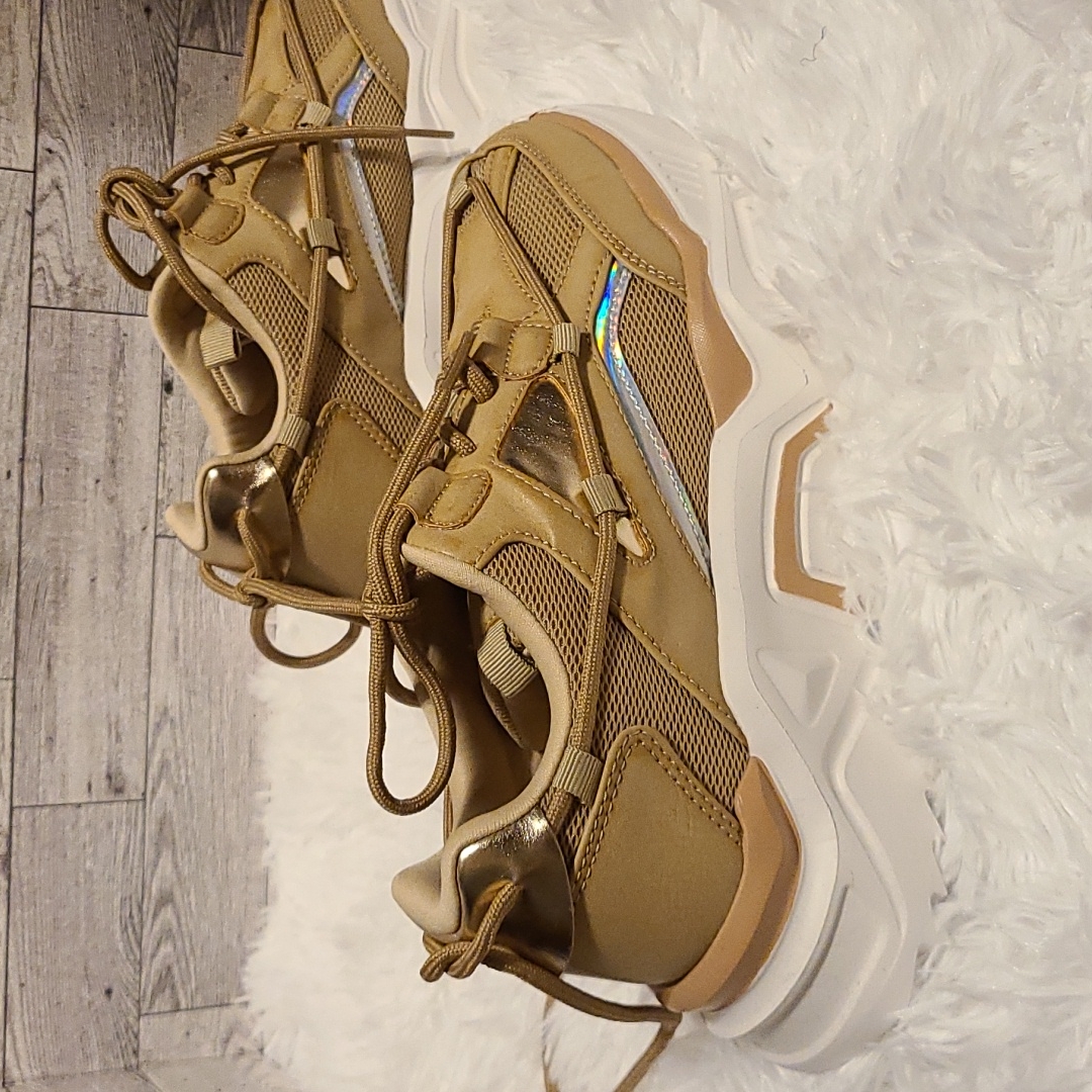 Brand New Chunky Sneaker Size 9 Mata Brand